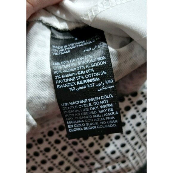 New Chico's So Slimming Brigitte Pull-On Bermuda Shorts Size 3 XL 16 White Dots - Picture 9 of 9